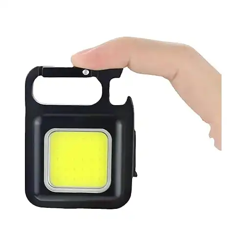 مصباح محمول - مصباح يدوي ليد صغير قابل لإعادة الشحن بسلسلة مفاتيح مع سطوع قوي و4 أوضاع للتخييم وحالات الطوارئ